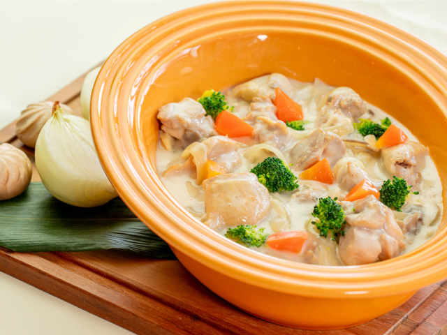 新潟越の鶏の軽い煮込みソースシュプレーム