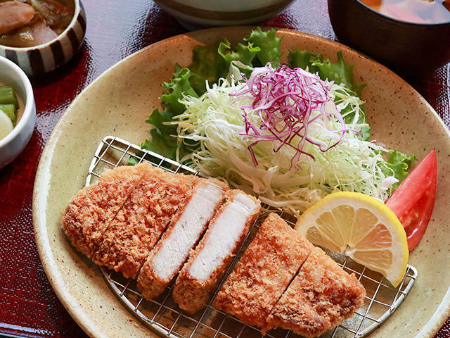 妻有ポークのロースカツ定食